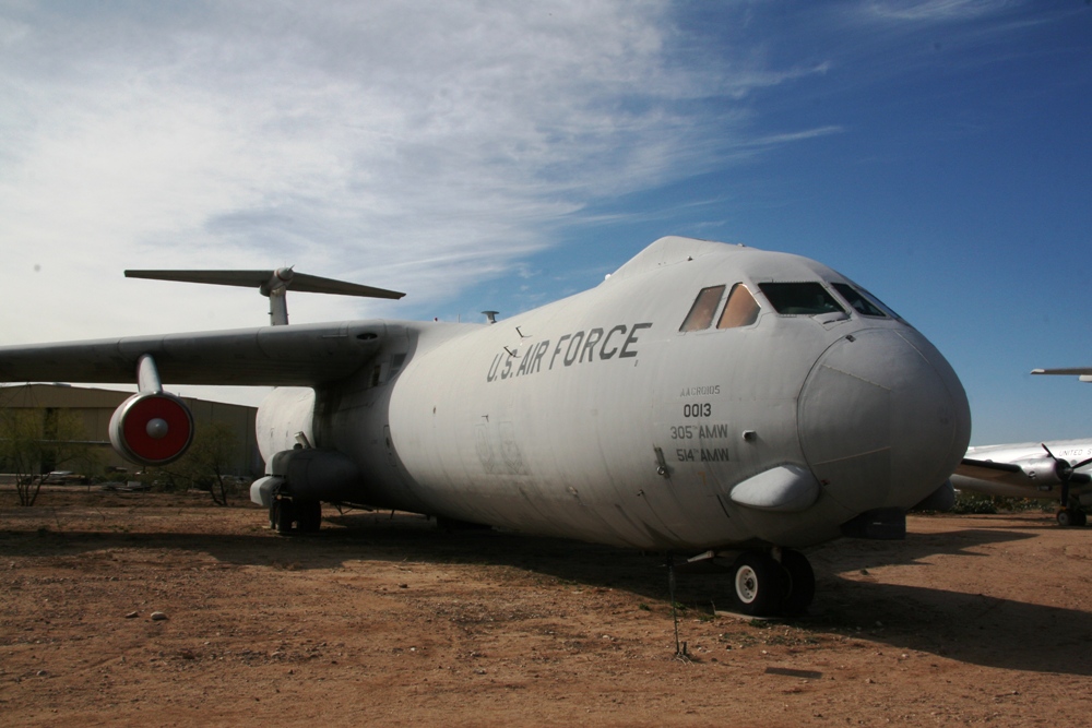 Lockheed C-141B Starlifter