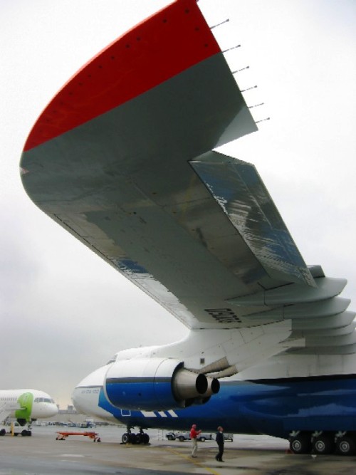 Antonov Ant-104 wingtip