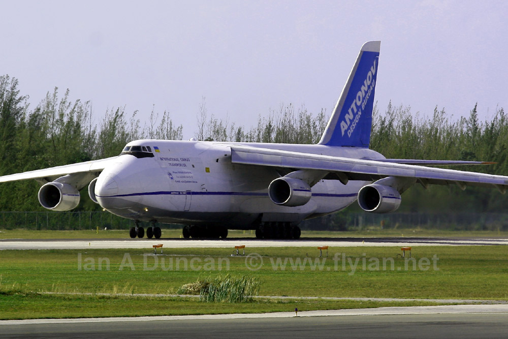 Antonov Ant-124 in Nassau
