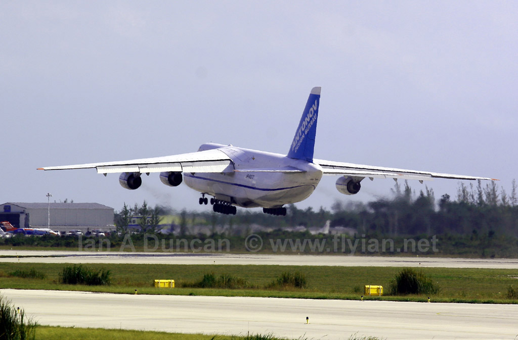 Antonov Ant-124 in Nassau