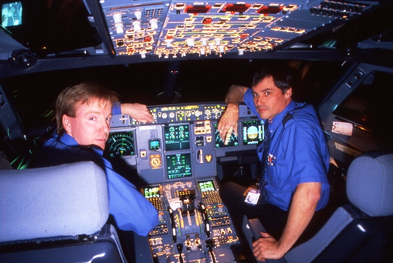 Kevin & Ian in A320 cockpit