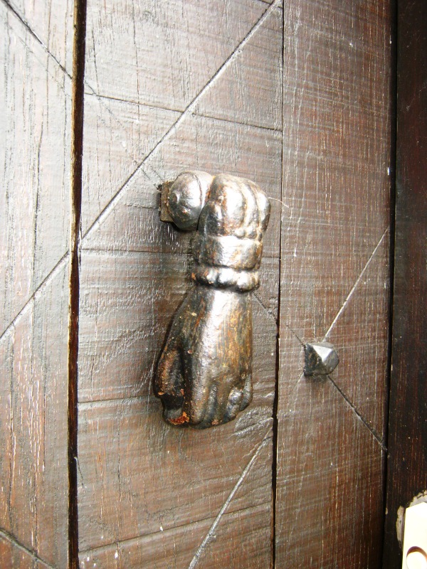 Knocker