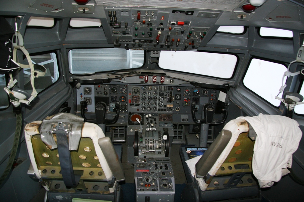TWA 727 CPT back