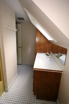 upstaisr bathroom sink